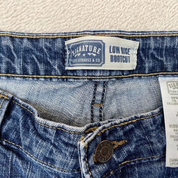 Levis Signature Women's Jeans 12 Short Bootcut Low Rise Blue Denim Cotton Spande - Picture 4 of 10